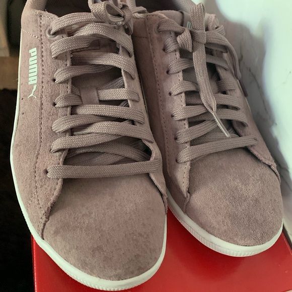 Women’s Puma Sneaker - Picture 4 of 10